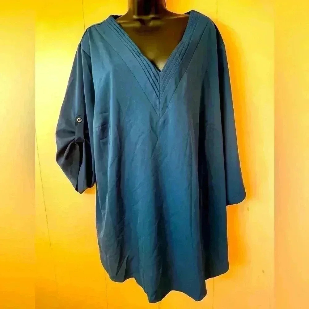 BloomChic V Neck 3/4 Sleeve Blouse With Adjustable Roll Button Hold Sz 22-24 NWT